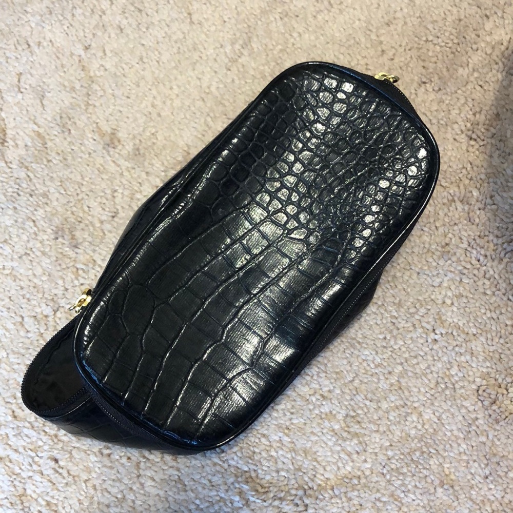 Estee’ Lauder black make up bag